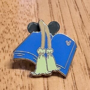 Disneyland Hidden Mickey 2023 Cast Pin. Fantasia  series Broom Completer pin